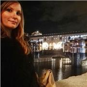studentessa universitaria alla facolta' di farmacia